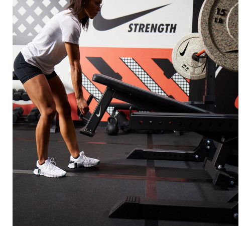 Лавка плоска Nike Rolling Weight Bench з гантелями Nike Hex Dumbbell