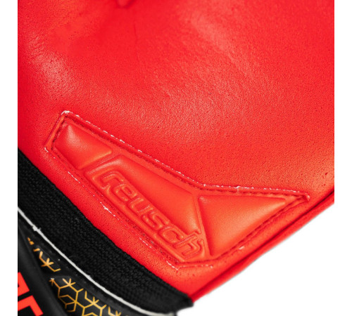 Рукавички воротарські Reusch Attrakt Silver Junior 5572215 7075 р.6,5, чорно-червоні Рукавички воротарські Reusch Attrakt Silver Junior 5572215 7075 р.6,5, чорно-червоні