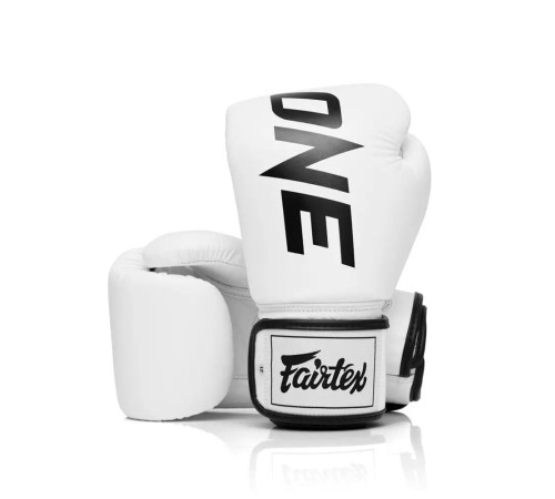 Рукавички боксерські шкіряні з бинтами Fairtex BGV1-ONE 14 унцій, білі Рукавички боксерські шкіряні з бинтами Fairtex BGV1-ONE 14 унцій, білі