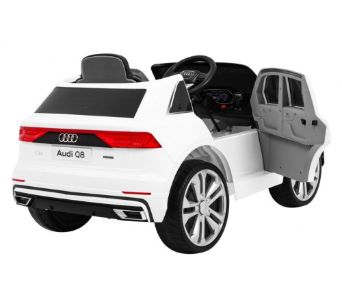 Дитяча акумуляторна машинка Audi Q8 Біла