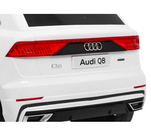 Дитяча акумуляторна машинка Audi Q8 Біла