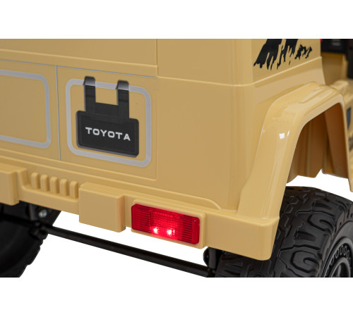 Toyota FJ Cruiser для дітей бежевий + пульт дистанційного керування + повний привід + LED аудіо + EVA + Free Start Toyota FJ Cruiser для дітей бежевий + пульт дистанційного керування + повний привід + LED аудіо + EVA + Free Start
