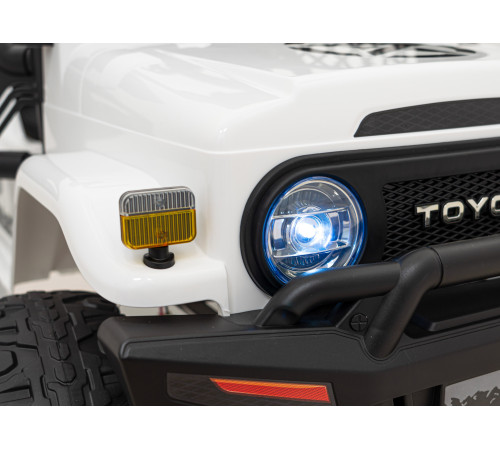 Дитяча акумуляторна машинка Toyota FJ Cruiser Біла