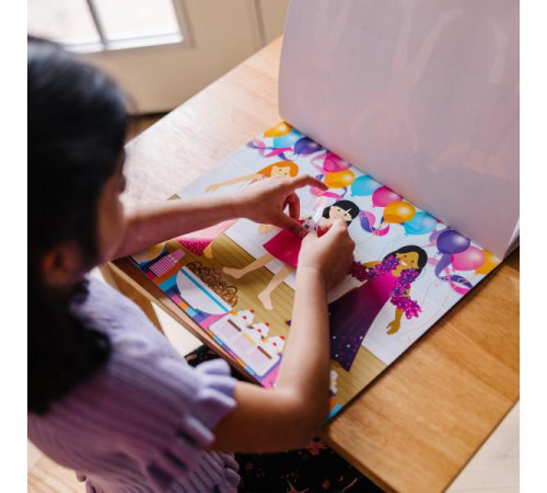 Набір багаторазових наліпок Spin Master Одягни ляльку Melissa and Doug