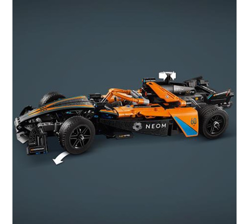 Конструктор LEGO Автомобіль для перегонів NEOM McLaren Formula E 452 ел. (42169)