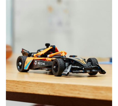 Конструктор LEGO Автомобіль для перегонів NEOM McLaren Formula E 452 ел. (42169)