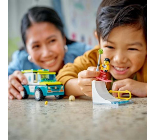 Конструктор LEGO City Карета швидкої допомоги й сноубордист 79 ел. (60403) Конструктор LEGO City Карета швидкої допомоги й сноубордист 79 ел. (60403)