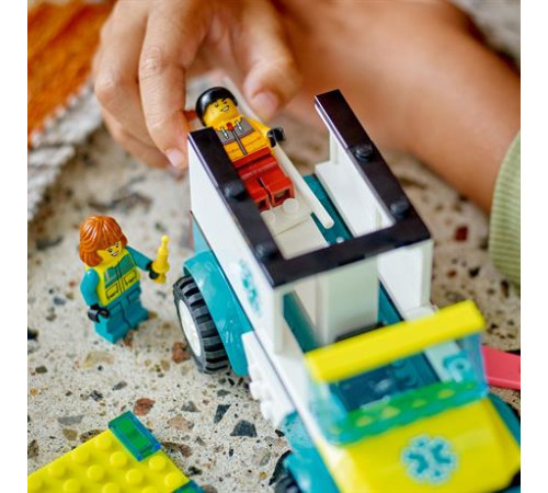Конструктор LEGO City Карета швидкої допомоги й сноубордист 79 ел. (60403) Конструктор LEGO City Карета швидкої допомоги й сноубордист 79 ел. (60403)
