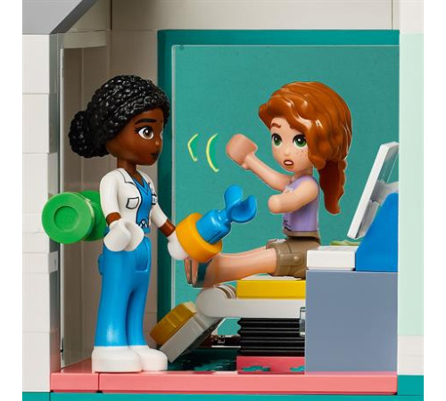 Конструктор LEGO Friends Лікарня в Хартлейк-Сіті 1045 ел. (42621) Конструктор LEGO Friends Лікарня в Хартлейк-Сіті 1045 ел. (42621)