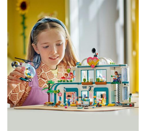 Конструктор LEGO Friends Лікарня в Хартлейк-Сіті 1045 ел. (42621) Конструктор LEGO Friends Лікарня в Хартлейк-Сіті 1045 ел. (42621)