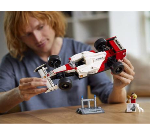 Конструктор LEGO Icons McLaren MP4/4 і Айртон Сенна 693 ел. (10330) Конструктор LEGO Icons McLaren MP4/4 і Айртон Сенна 693 ел. (10330)