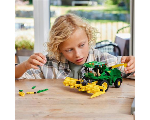 Конструктор LEGO Technic Кормозбиральний комбайн John Deere 9700, 559 ел. (42168)