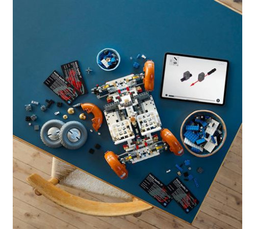 Конструктор LEGO Technic Місячний автомобіль NASA Apollo 1913 ел. (42182) Конструктор LEGO Technic Місячний автомобіль NASA Apollo 1913 ел. (42182)