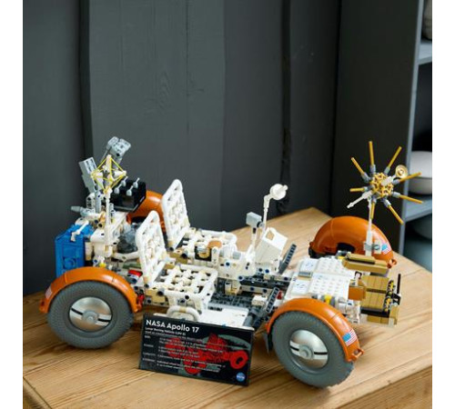 Конструктор LEGO Technic Місячний автомобіль NASA Apollo 1913 ел. (42182) Конструктор LEGO Technic Місячний автомобіль NASA Apollo 1913 ел. (42182)