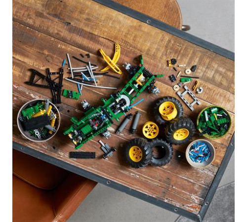 Конструктор LEGO Technic Трелювальний трактор John Deere 948L-II 1492 ел. (42157)