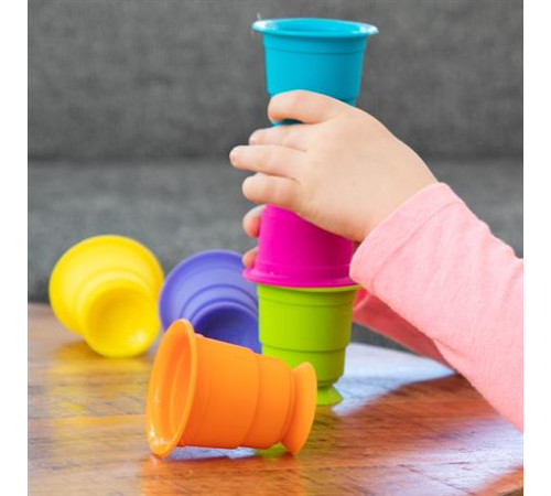 Тактильна іграшка Fat Brain Toys Suction Kupz М'які чашки 6 штук (FA183-1) Тактильна іграшка Fat Brain Toys Suction Kupz М'які чашки 6 штук (FA183-1)