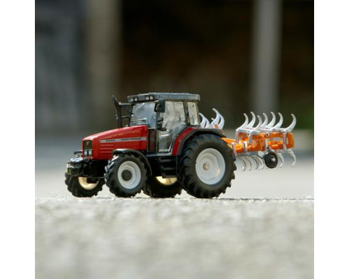 Модель Britains Трактор Massey Ferguson 6290 з культиватором 1:32 (43335)