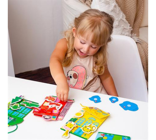 Шнурівка Fisher-Price Кольорові будиночки з липучками (VT5303-26) Шнурівка Fisher-Price Кольорові будиночки з липучками (VT5303-26)