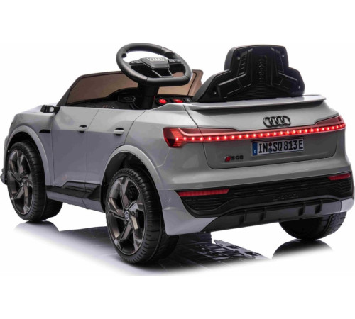 Дитяча акумуляторна машинка Audi SQ8 Сіра Дитяча акумуляторна машинка Audi SQ8 Сіра