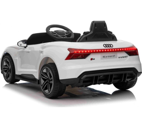 Дитяча акумуляторна машинка Audi RS E-Tron GT Біла Дитяча акумуляторна машинка Audi RS E-Tron GT Біла