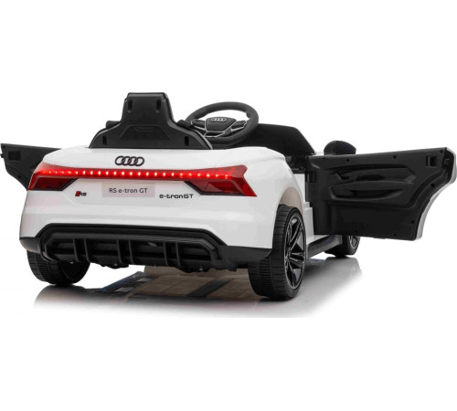 Дитяча акумуляторна машинка Audi RS E-Tron GT Біла Дитяча акумуляторна машинка Audi RS E-Tron GT Біла