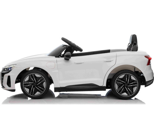 Дитяча акумуляторна машинка Audi RS E-Tron GT Біла Дитяча акумуляторна машинка Audi RS E-Tron GT Біла