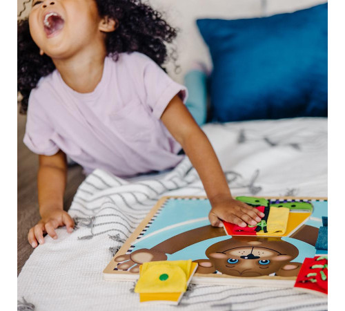 Бізіборд Spin Master Ведмедик з застібками Melissa and Doug