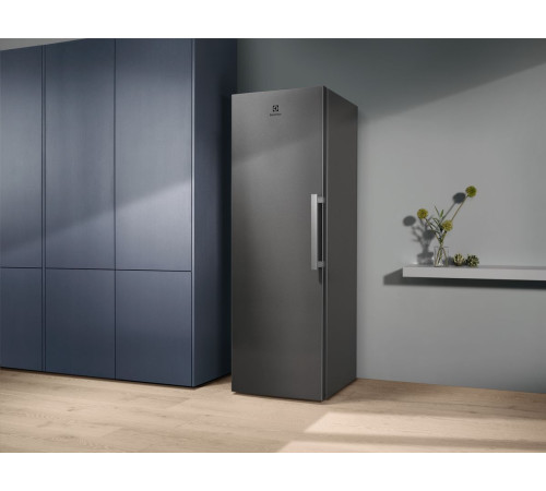 Морозильна камера ELECTROLUX RUT7ME28X2