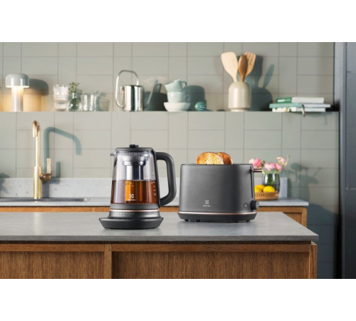 Електрочайник ELECTROLUX E7GK1-8BP