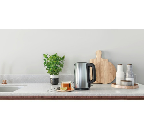 Електрочайник ELECTROLUX E7GK1-8BP
