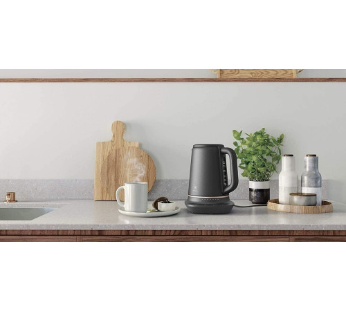 Електрочайник ELECTROLUX E7K1-6BP