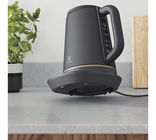 Електрочайник ELECTROLUX E7K1-6BP