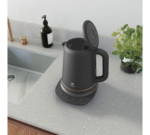 Електрочайник ELECTROLUX E7K1-6BP