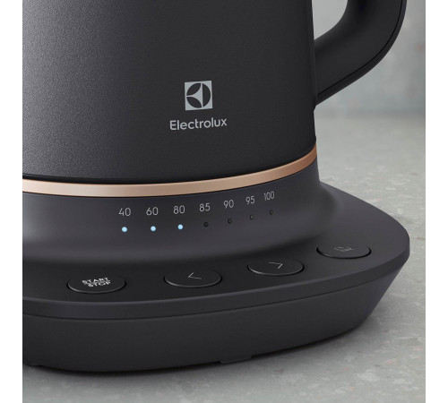 Електрочайник ELECTROLUX E7K1-6BP