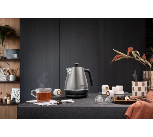 Електрочайник DeLonghi KBL 2001 W