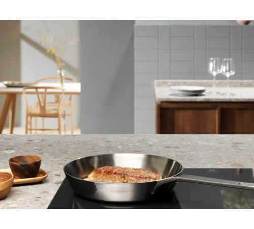 Варильна поверхня індукційна ELECTROLUX EIS8648