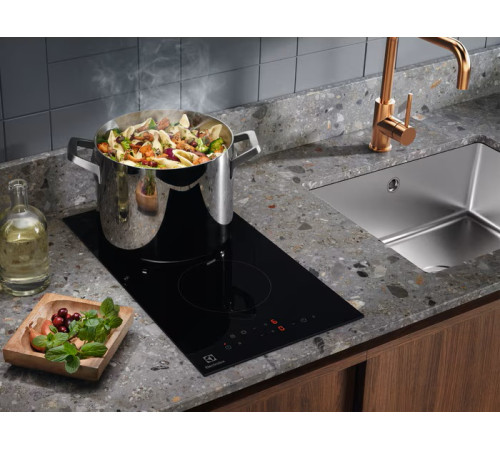 Варильна поверхня електрична ELECTROLUX LHR3233CK