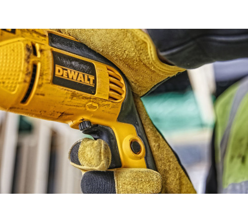 Ударна дриль Dewalt DWD024 650Вт